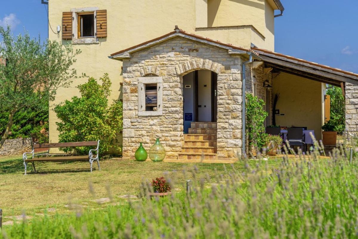 Istria Moderna In Muntic Pula